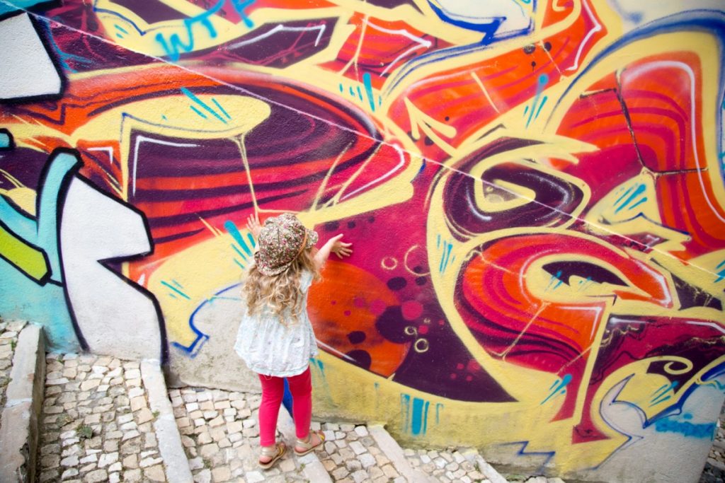 Street-art dans les ruelles de Lisbonne