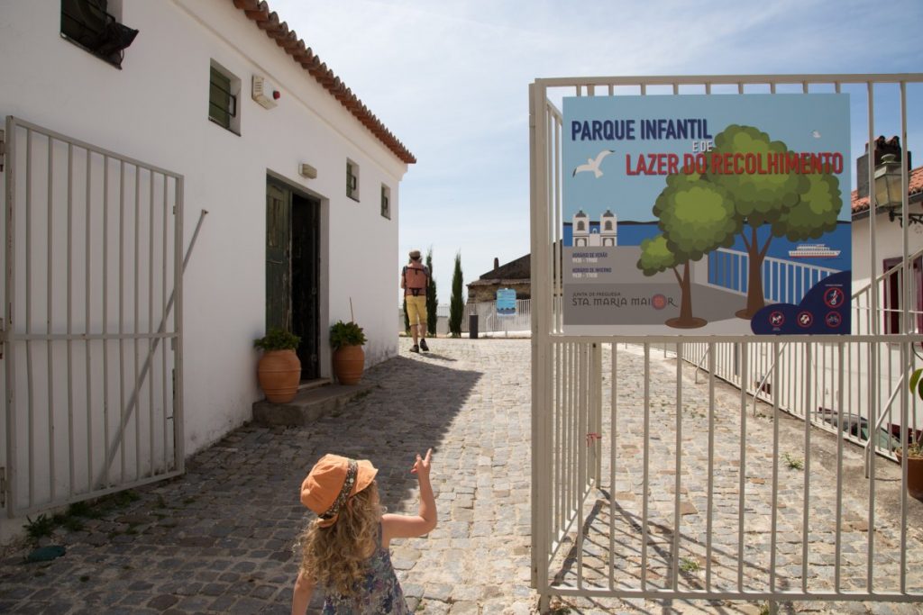 Joli parc pour enfant à deux pas du château Saint Georges