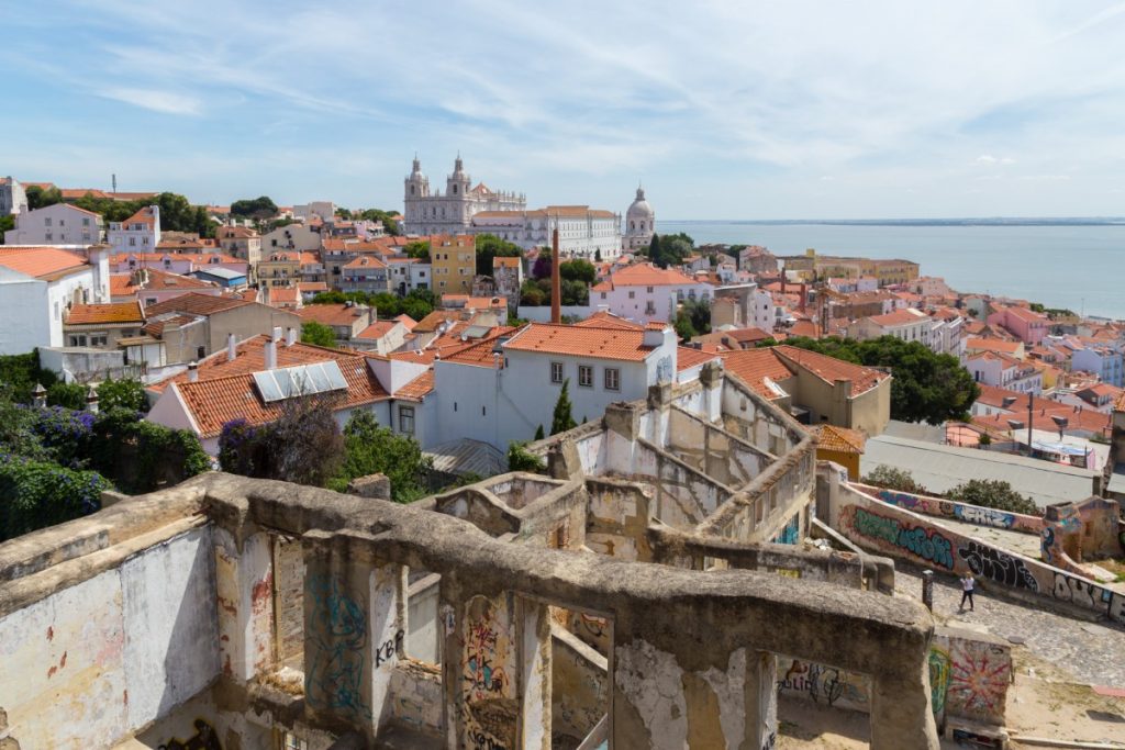 Miradouro do Recolhimento : au loin le couvent Saint Vincent