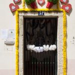 Porte décorée pour les fêtes de Lisbonne dans le quartier de l'Alfama