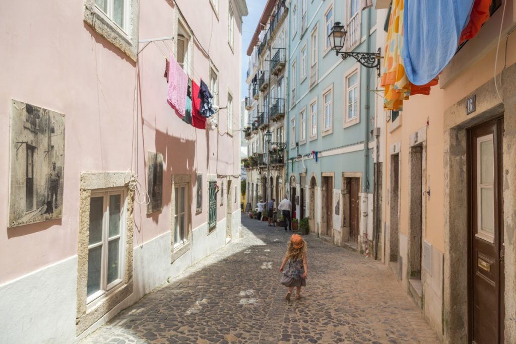 Beco das Farinhas et la place Largo dos Trigueiros à deux pas du château de Lisbonne