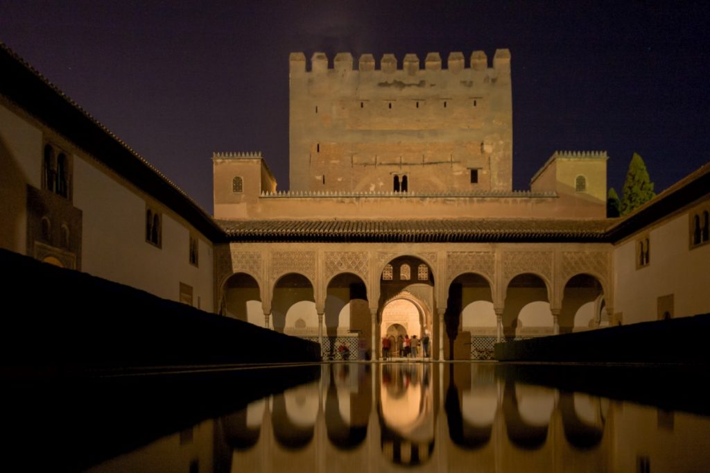 Alhambra de nuit à Grenade