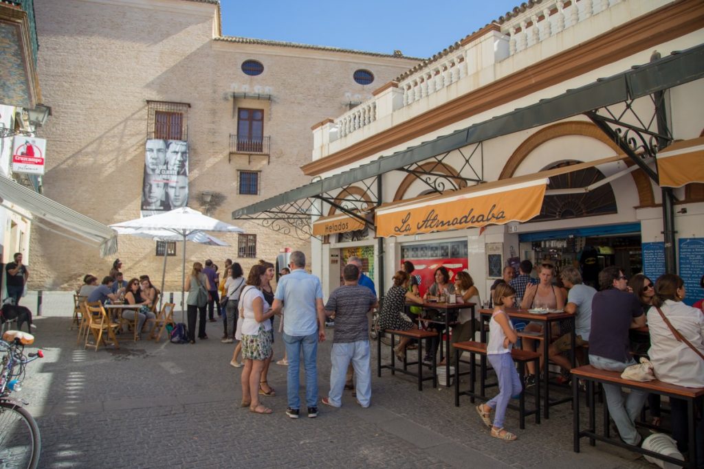 Déjeuner au vieux marché de la rue Féria