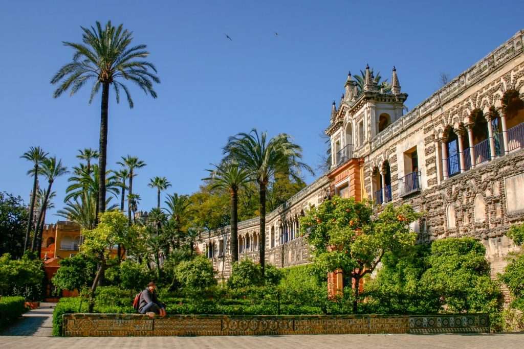 Dans les jardins du palais de l'Alcazar à Séville