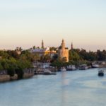 Coucher du soleil sur la Tour del Oro depuis le pont de Triana