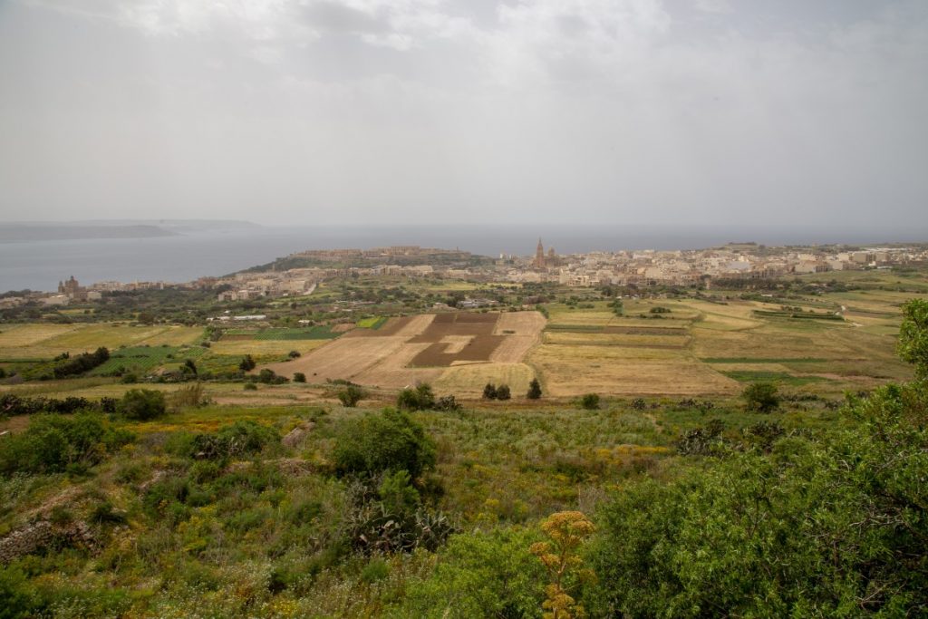 Panorama du sud de l'île de Gozo depuis la promenade aménagée à Nadur