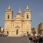 L'église et la place du village de Xaghra à Gozo