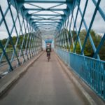 Pont amusant pour rejoindre Avanne-Aveney
