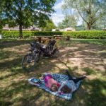 Sieste au bord de l'Eurovélo6 en famille