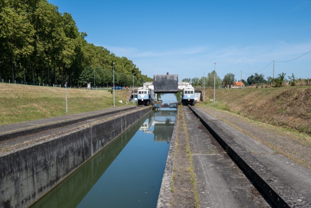 Vestiges de la pente d'eau, sorte d'ascenseur à bateaux à Montech