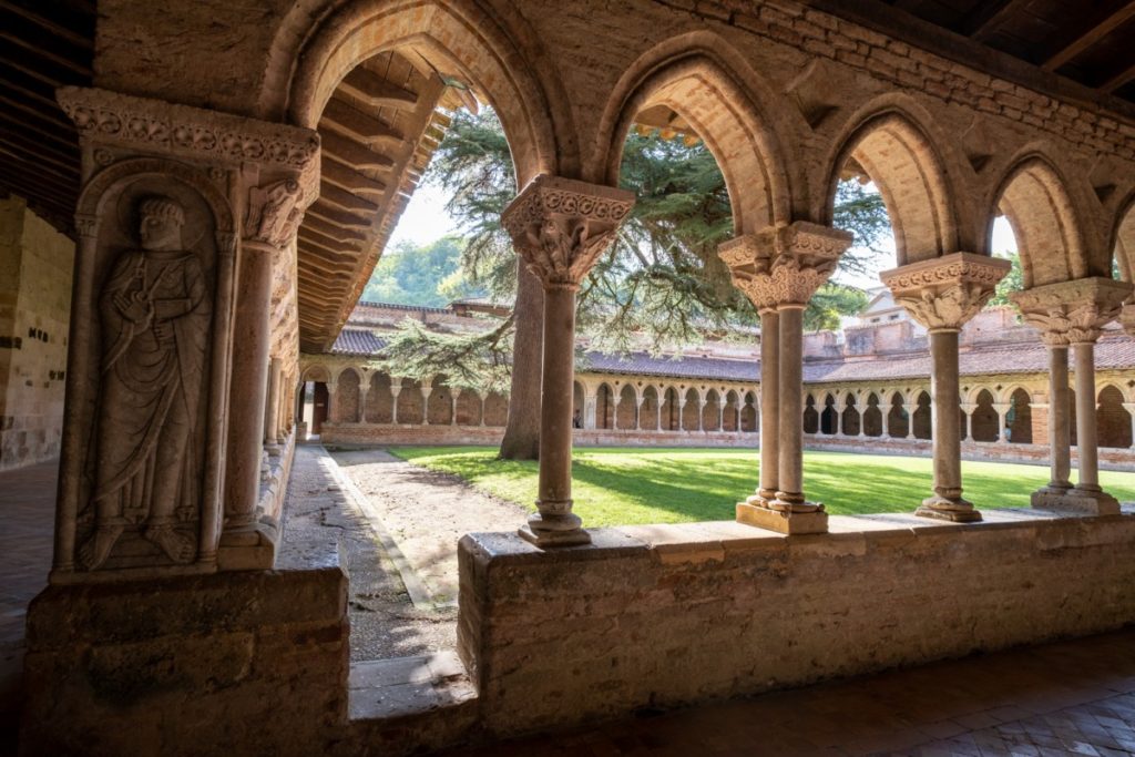 Visite incontournable douce et ludique du cloitre de l'abbaye de Moissac, inscrit au patrimoine de l'UNESCO