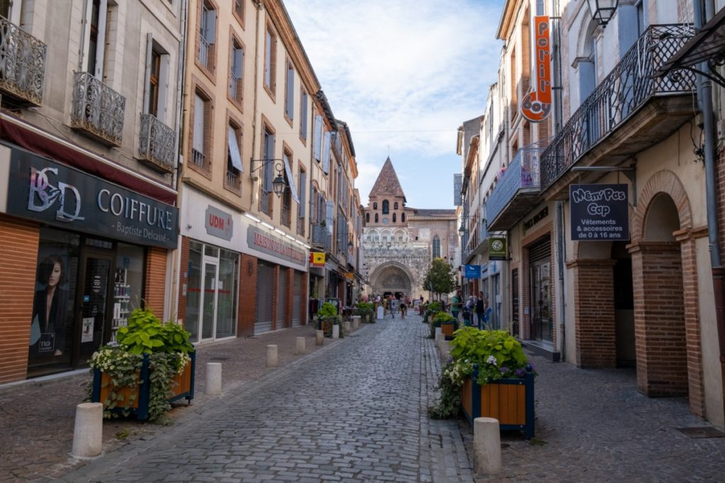 Rue commerçante menant à l'abbaye de Moissac