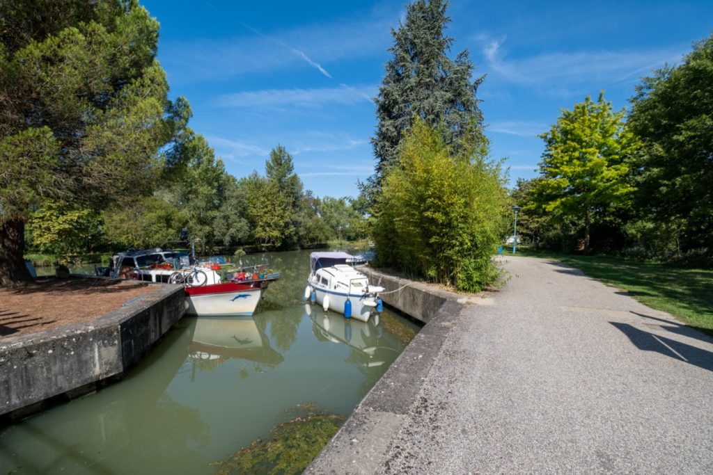 Halte nautique de Boé dans la banlieue d'Agen