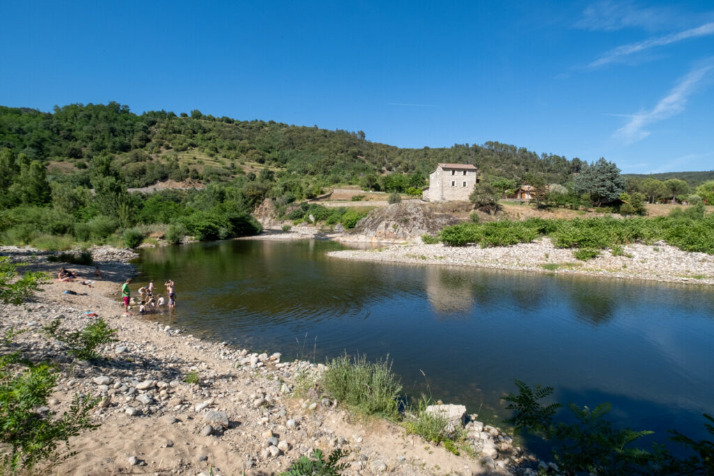 Baignade à Saint-Fortunat-sur-Eyrieux sur la Dolce Via