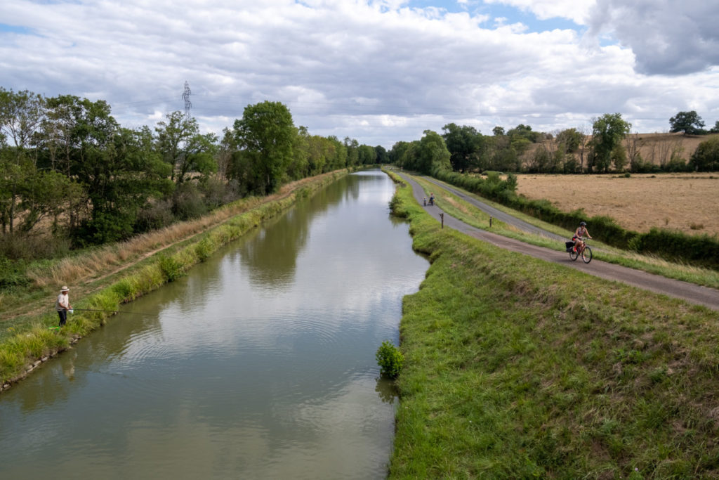 Cohabitation tranquille sur le canal du Nivernais