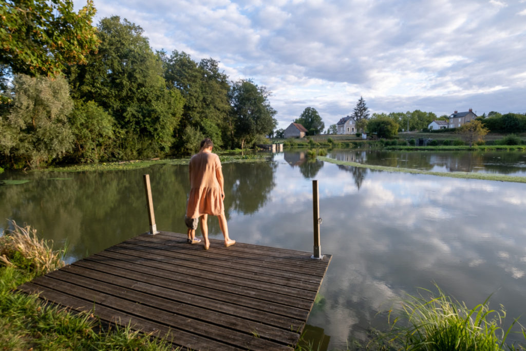 Coucher du soleil bucolique sur le plan d'eau de Paneçot