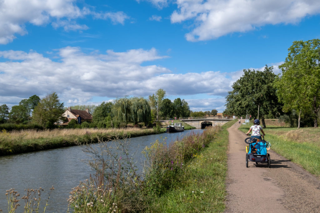 Le canal du NIvernais à vélo en famille