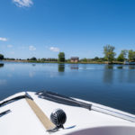 En bateau électrique entre le lac de Baye et les voutes de la Colancelle