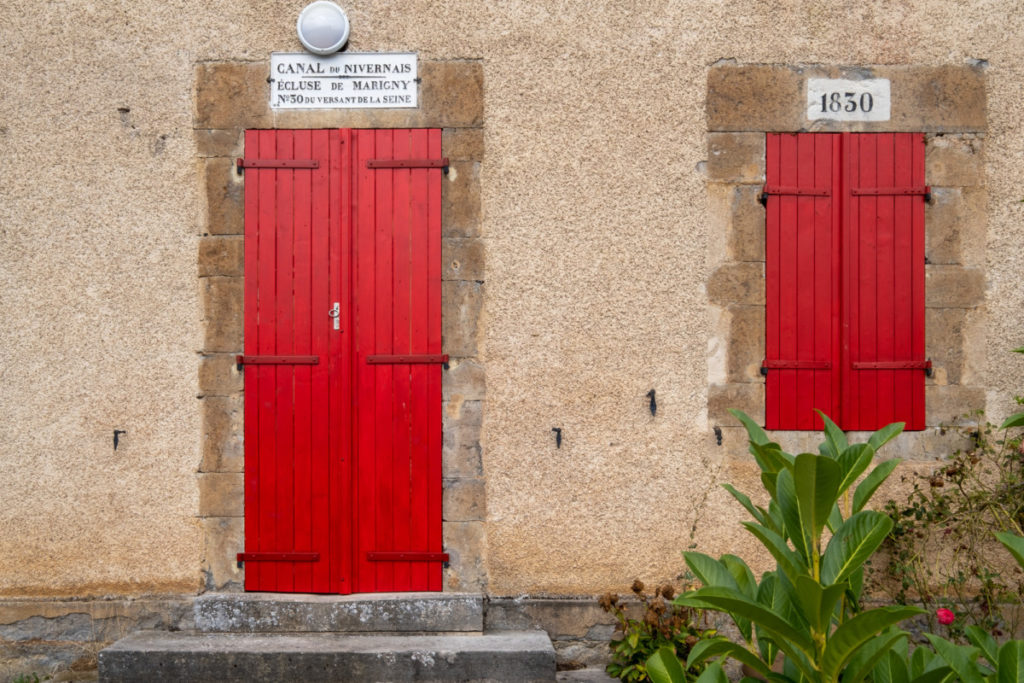 Ecluse N°30 sur le canal du Nivernais de Decize à Auxerre