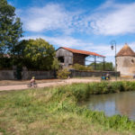 Entre campagne et cours d'eau à vélo sur le canal du NIvernais