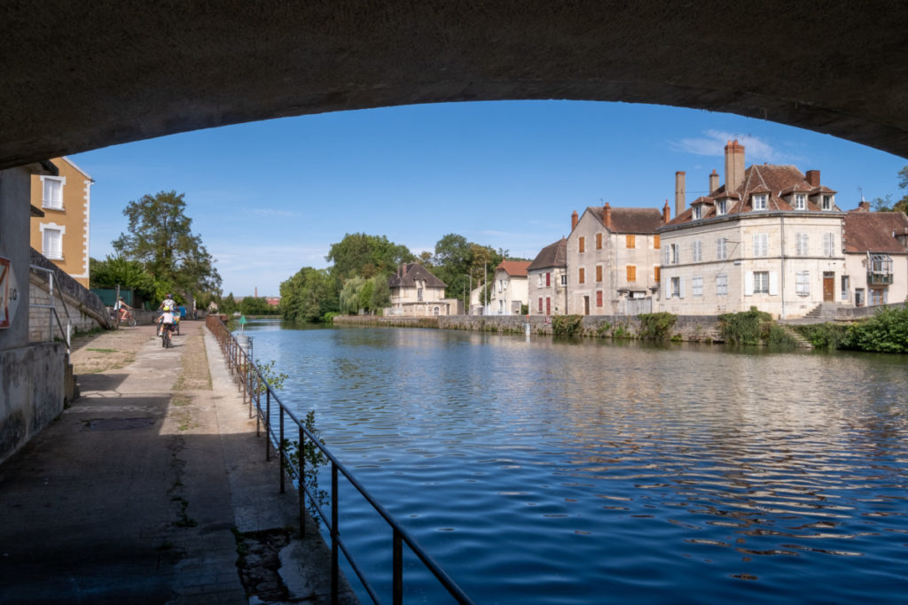 La sortie de Clamecy à vélo sur le canal du Nivernais