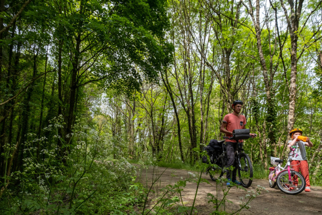 Voyage à vélo avec des enfants : compter environ 10 km en une heure avec les nombreuses pauses !