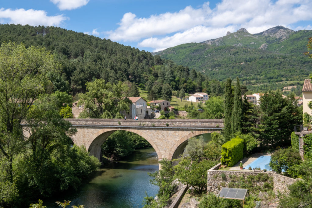 Halte à Olargues parmi les "plus beaux villages de France"