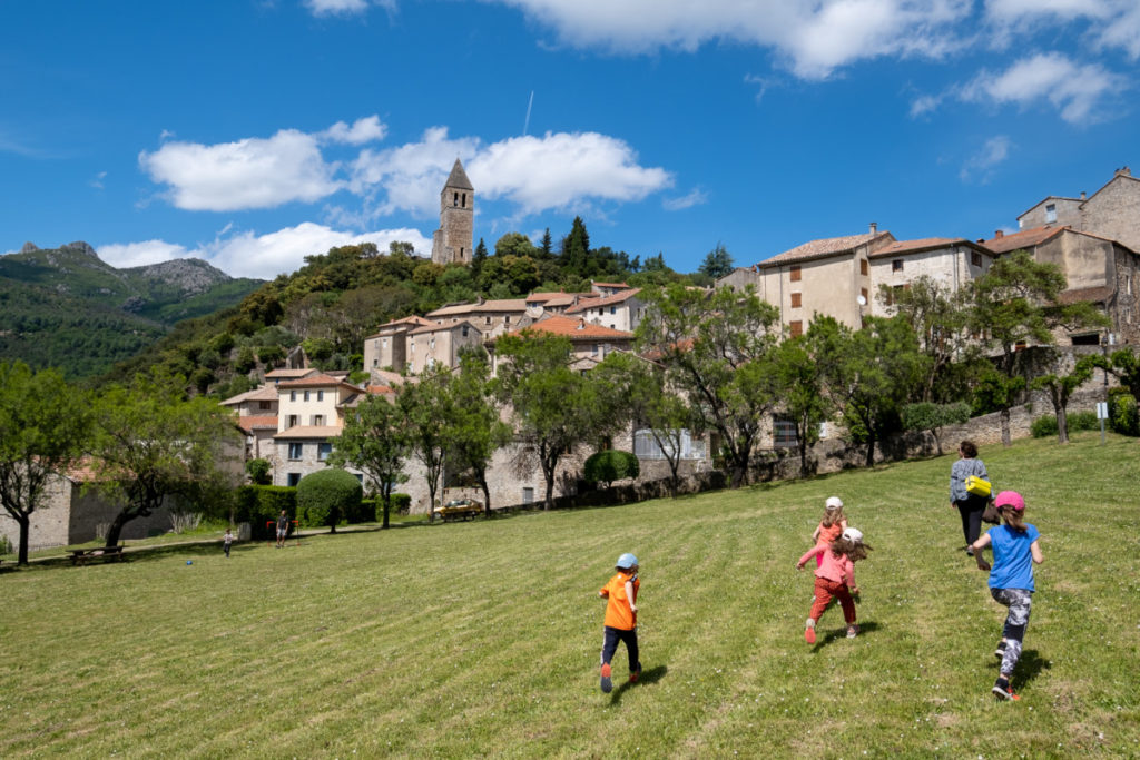 Halte à Olargues parmi les "plus beaux villages de France"