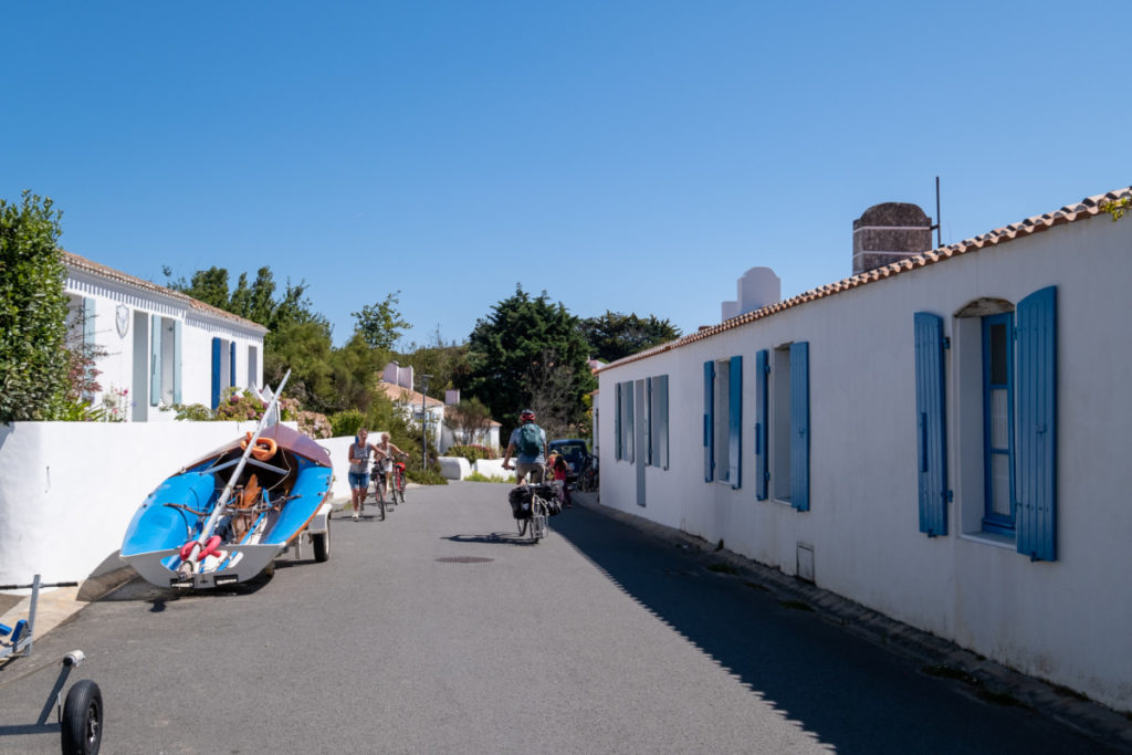 Pédaler dans les villages paisibles de l'île d'Yeu