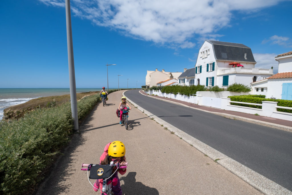 Aménagement de la Vélodyssée la plupart du temps bien protégé des voitures