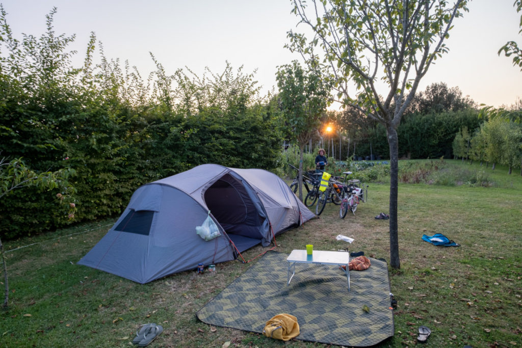 Camping chez l'habitant en voyage à vélo