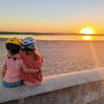 Coucher de soleil sur la Vélodyssée en voyage à vélo en famille