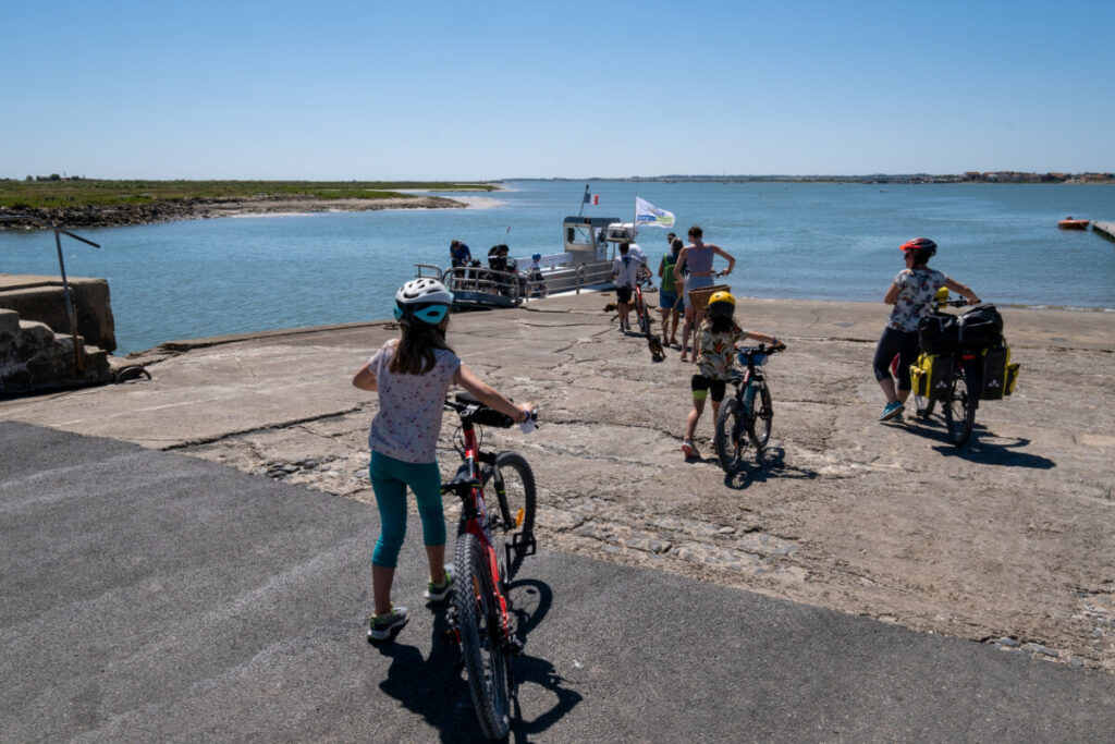 Traversée de l'estuaire de la Seudre en bateau passeur