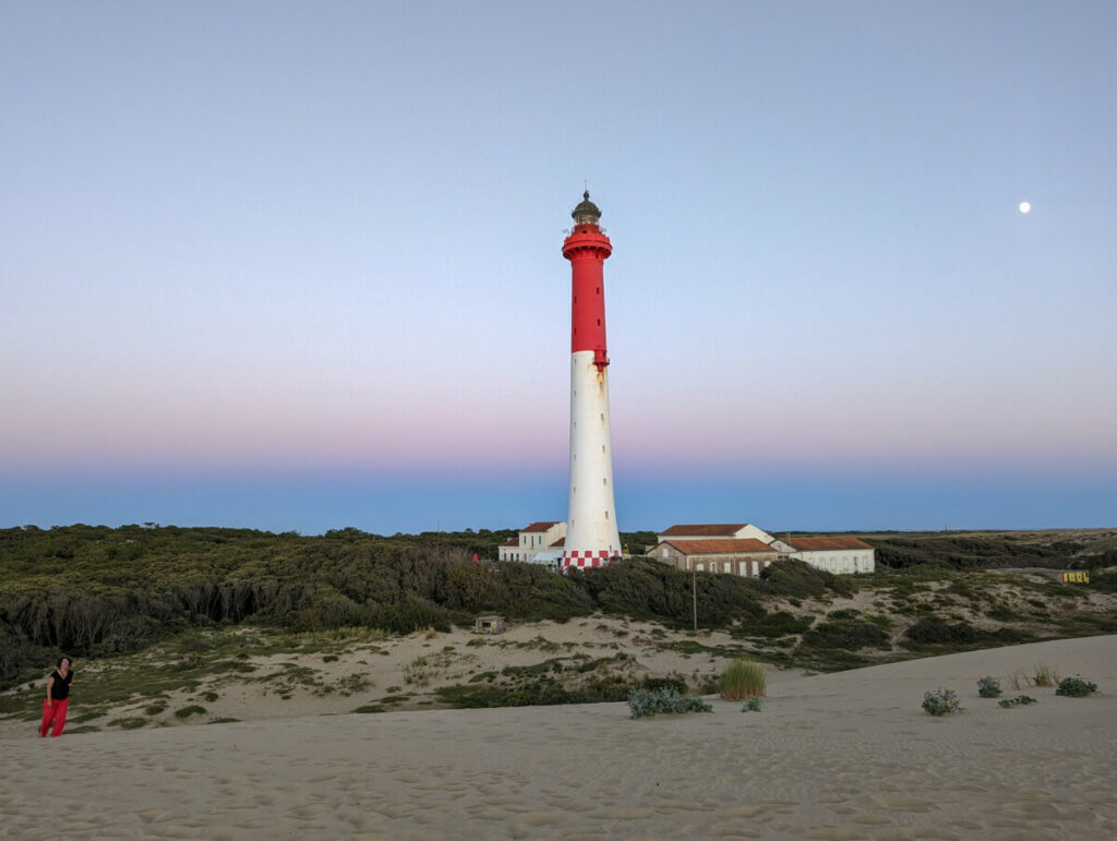 Coucher de soleil au phare de la Coubre sur la Vélodyssée