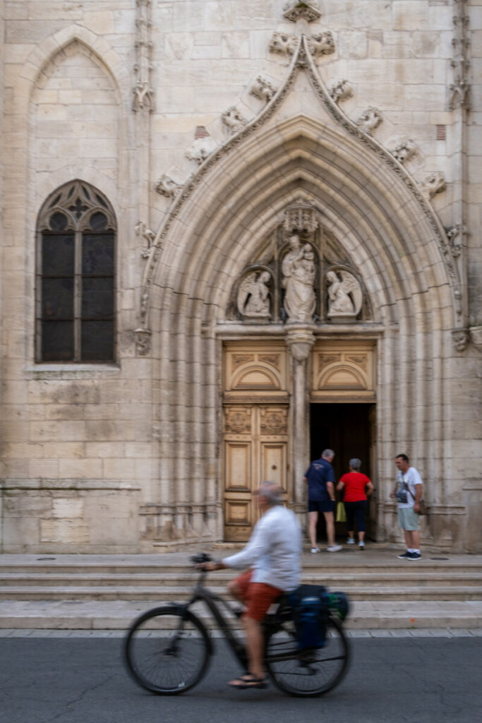 Petite porte de la Collégiale Notre-Dame de Dole