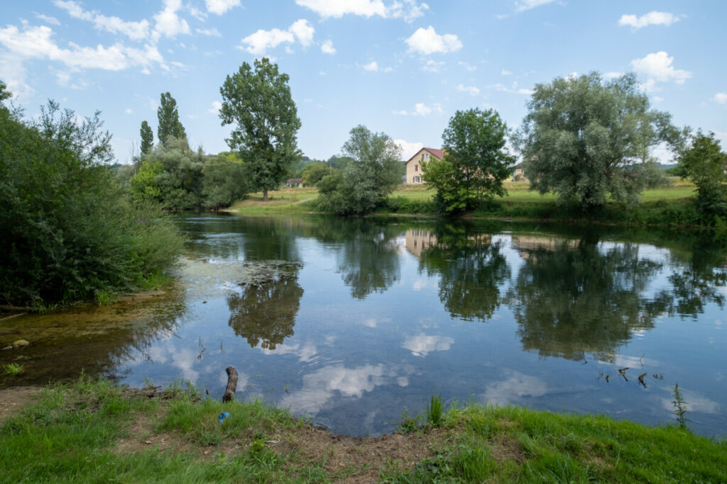 Les bords sauvages de la Loue entre Doubs et Jura