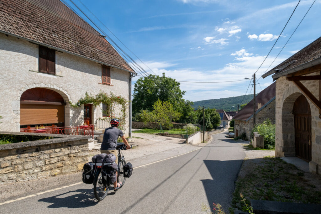 Fermes et maisons de vignerons sur le Tour du Jura à vélo