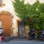Fermes et maisons de vignerons sur le Tour du Jura à vélo