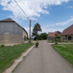 Maisons typiques jurassiennes sur le Tour du Jura à vélo