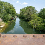 Péniches sur le canal Charles-Quint à Dole