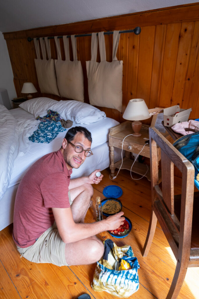 Cuisine improvisée dans la chambre d'hôte