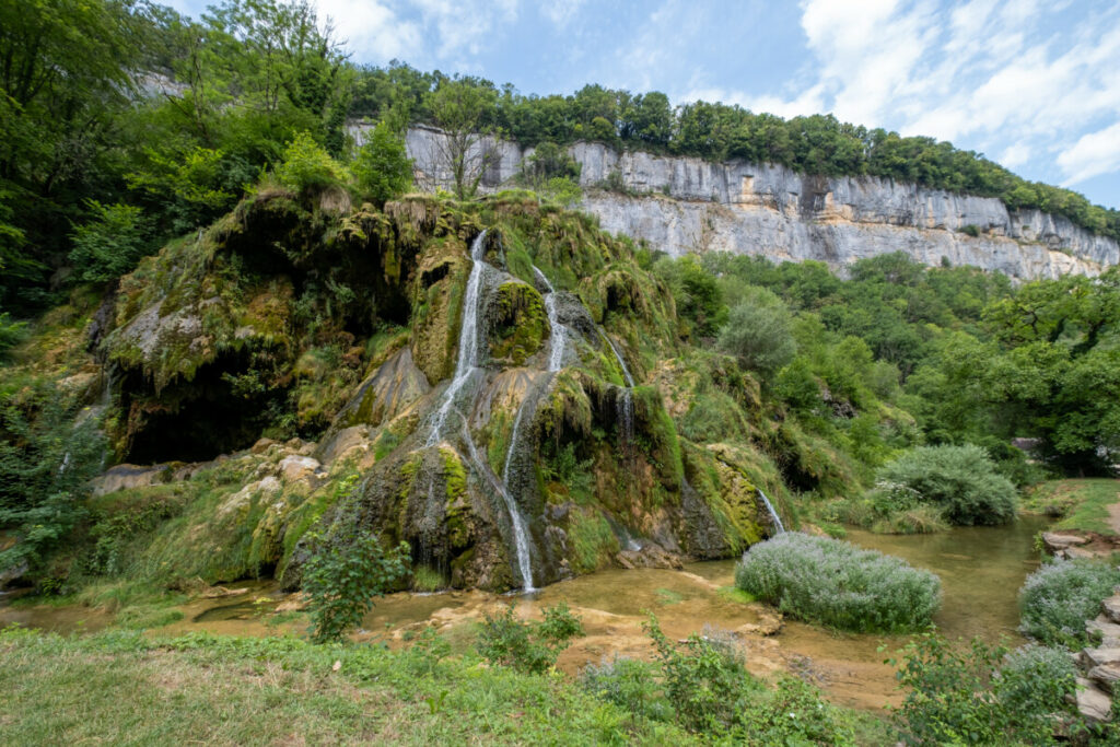 Cascade des Tufs à Baume-les-messieurs en plein été