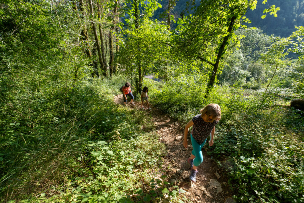 Montée en haut du belvédère de Baume-les-messieurs