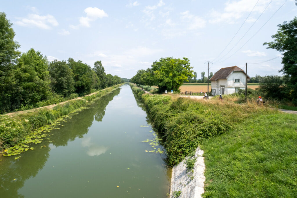 Eurovélo6 le long du Doubs et son canal pour la première partie du Tour du Jura à vélo