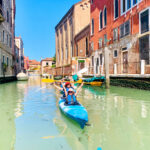 Arriver à Venise à vélo et découvrir les petits canaux en kayak