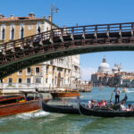 Ponte dell'Accademia traversant le Grand Canal à Venise