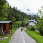 A vélo sur une ancienne voie de chemin de fer en Italie sur le véloroute Munich-Venise