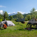 Jour du pause repos, école et entretien des vélos au camping du lac de Santa Croce