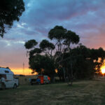 Aire de repos gratuite en Australie : budget camping à 0$ avec coucher de soleil offert