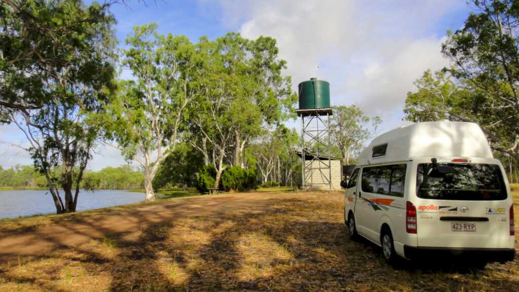 Spot gratuit avec douche chaude, perdu au milieu de nulle part : l'Australie sait gâter les vanlifers